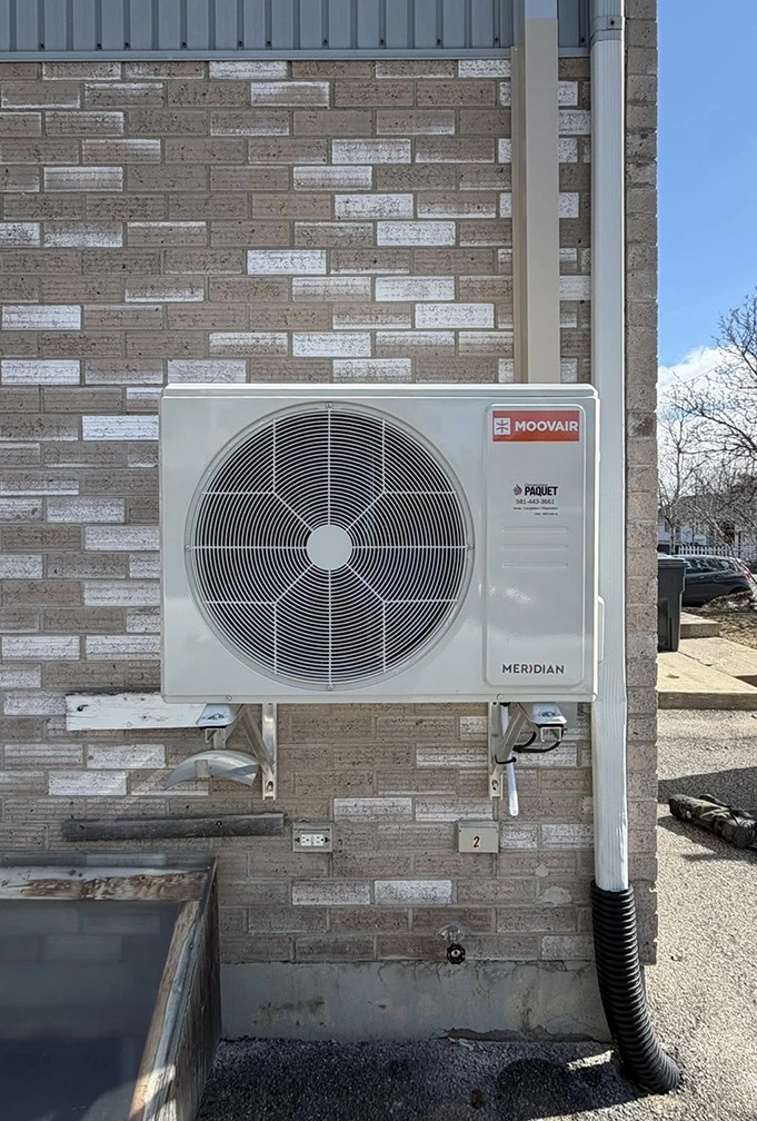 Installation thermopompe Moovair Québec